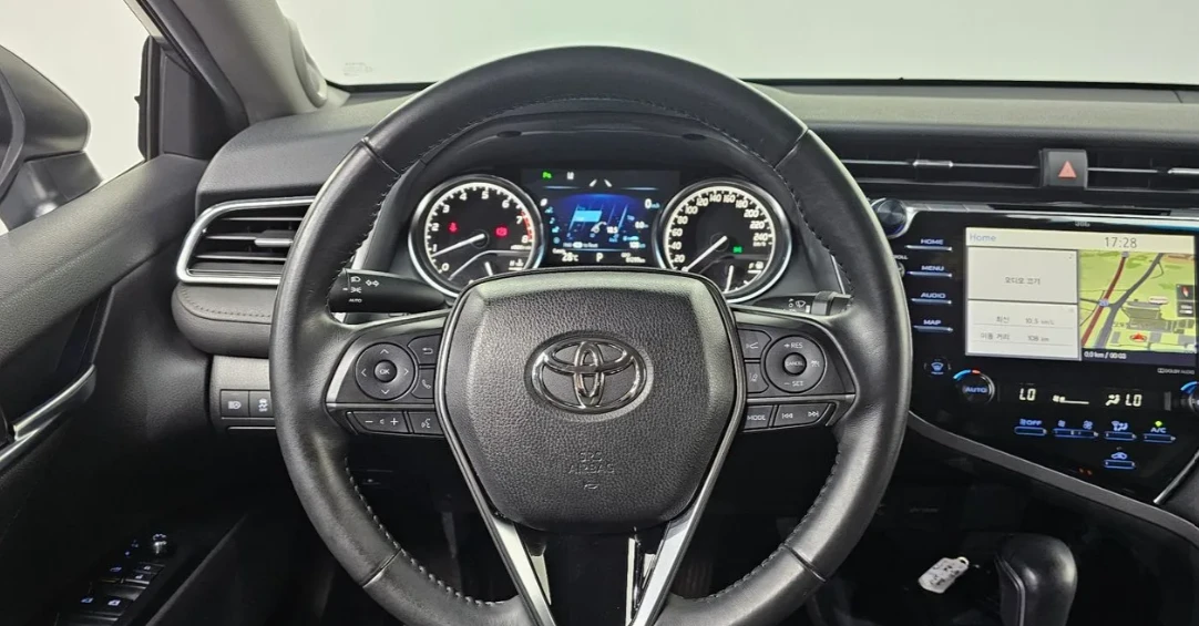 Toyota Camry 2.5 Бензин, снимка 4 - Автомобили и джипове - 55431633