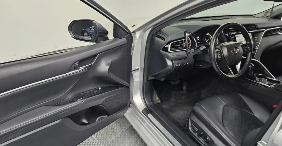 Toyota Camry 2.5 Бензин, снимка 8 - Автомобили и джипове - 55431633