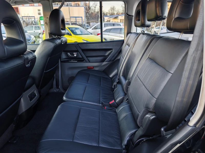 Mitsubishi Pajero, снимка 11 - Автомобили и джипове - 52745410