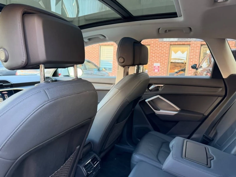 Audi Q3 * Komfort * CARFAX * БЕЗ ПЪРВОНАЧАЛНА ВНОСКА, снимка 11 - Автомобили и джипове - 53094744