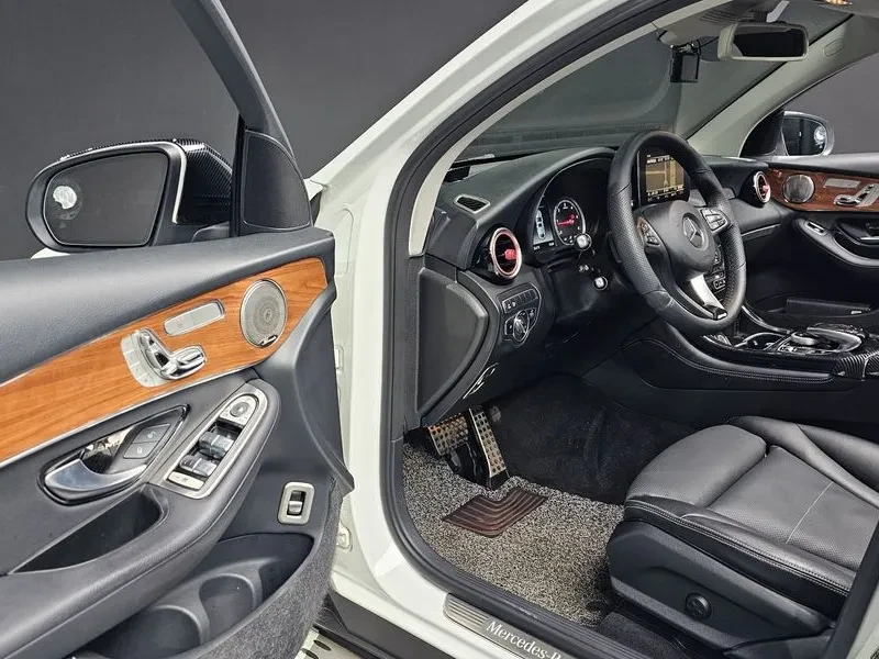 Mercedes-Benz GLC 220 D 4Matic Coupe, снимка 12 - Автомобили и джипове - 56699069
