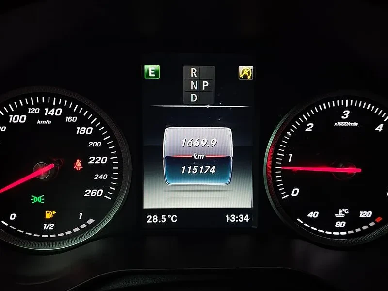 Mercedes-Benz GLC 220 D 4Matic Coupe, снимка 8 - Автомобили и джипове - 56699069