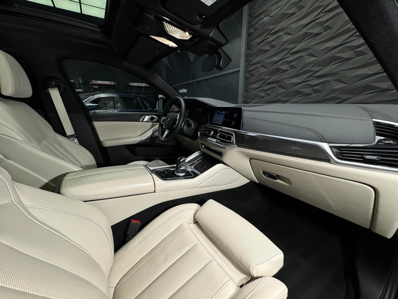 BMW X6 M50d xDrive 360* H&K* Pano* Обдухване - изображение 10
