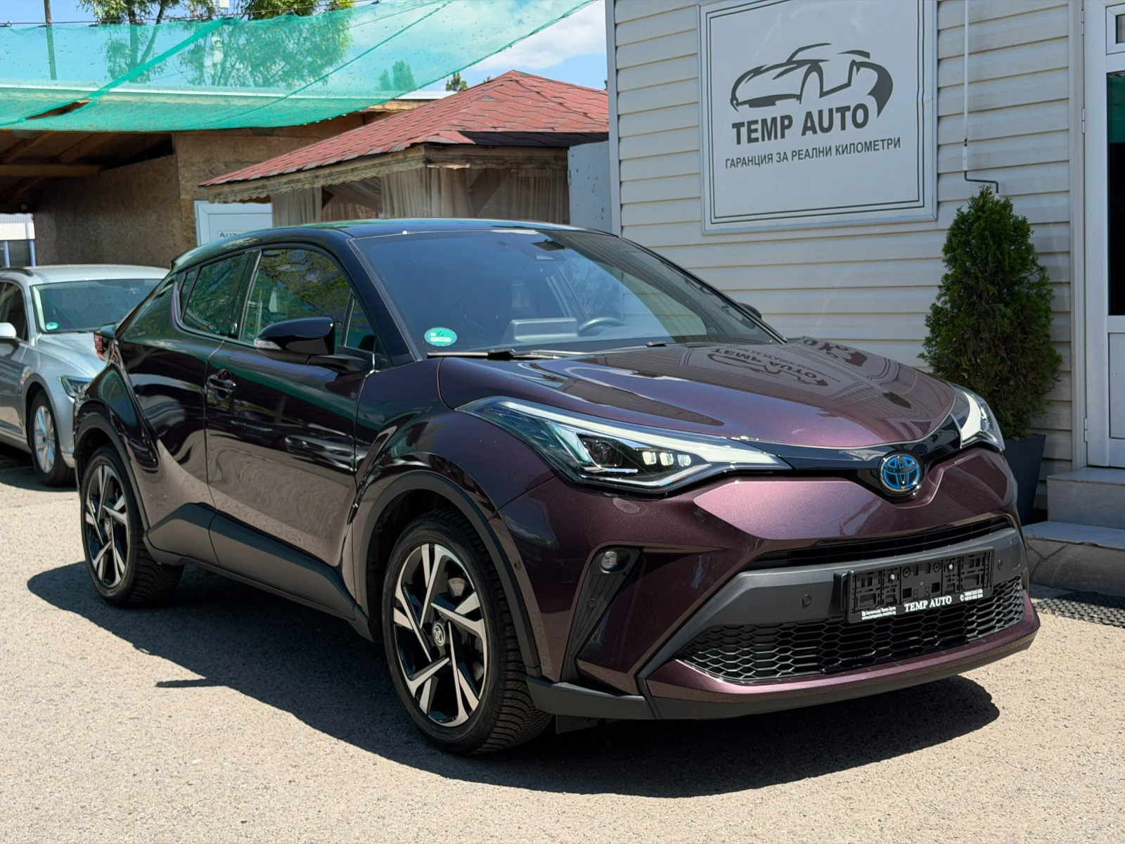 Toyota C-HR 2.0* 184к.с.* СЕРВИЗНА КНИЖКА С ПЪЛНА ИСТОРИЯ, снимка 3 - Автомобили и джипове - 54681508