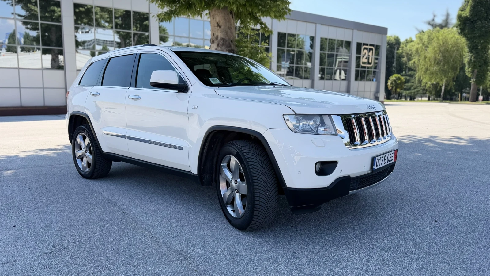 Jeep Grand cherokee 3.0 V6 CRD | 4x4 | Keyless | Подгреви | TOP, снимка 3 - Автомобили и джипове - 54854147