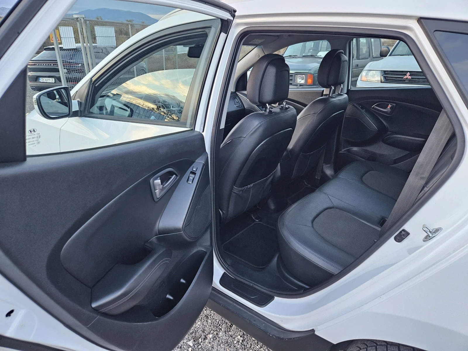 Hyundai IX35 1.7 crdi Facelift Euro5, снимка 9 - Автомобили и джипове - 56726831