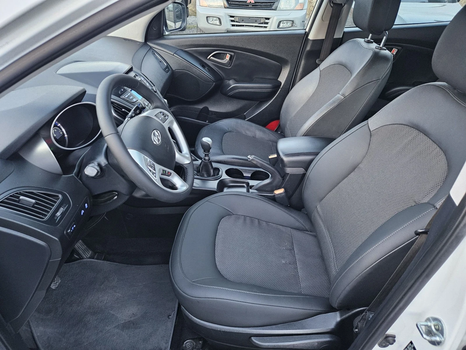 Hyundai IX35 1.7 crdi Facelift Euro5, снимка 13 - Автомобили и джипове - 56726831