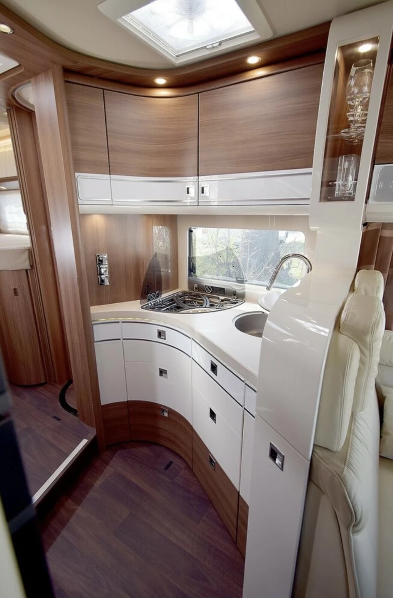 Кемпер Carthago I 50LE Mercedes-Benz, снимка 10 - Каравани и кемпери - 51705281