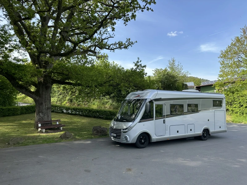 Кемпер Carthago I 50LE Mercedes-Benz, снимка 4 - Каравани и кемпери - 51705281