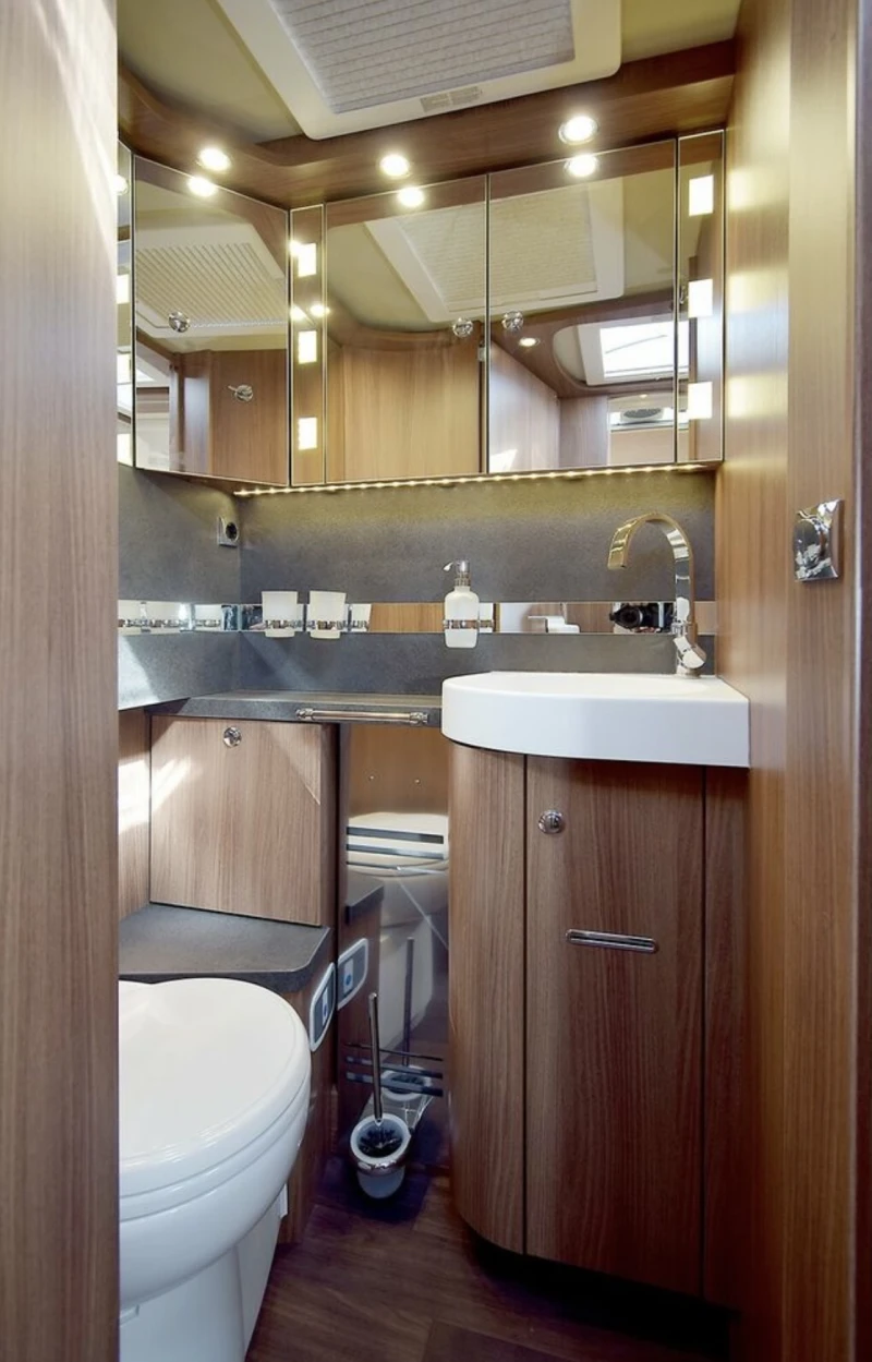 Кемпер Carthago I 50LE Mercedes-Benz, снимка 6 - Каравани и кемпери - 51705281