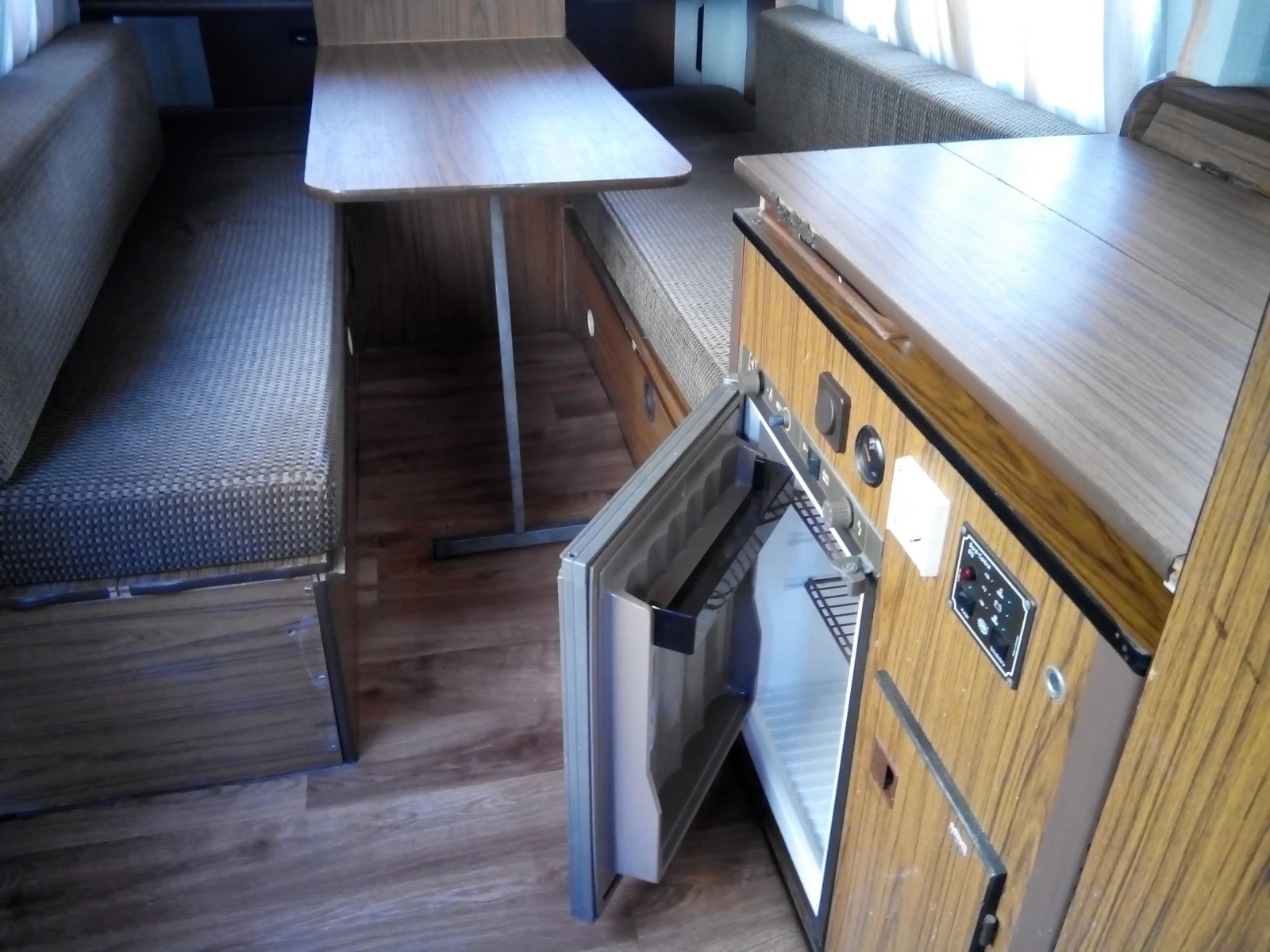 Кемпер Mercedes-Benz 307D CAMPER, снимка 15 - Каравани и кемпери - 56121011