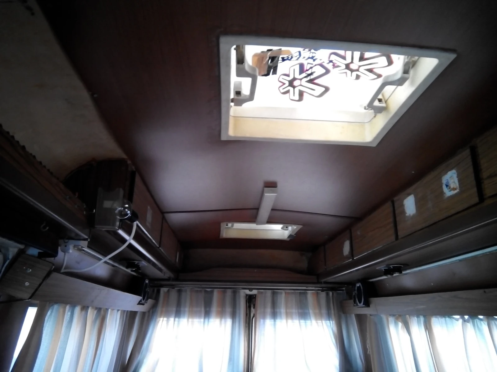 Кемпер Mercedes-Benz 307D CAMPER, снимка 13 - Каравани и кемпери - 56121011