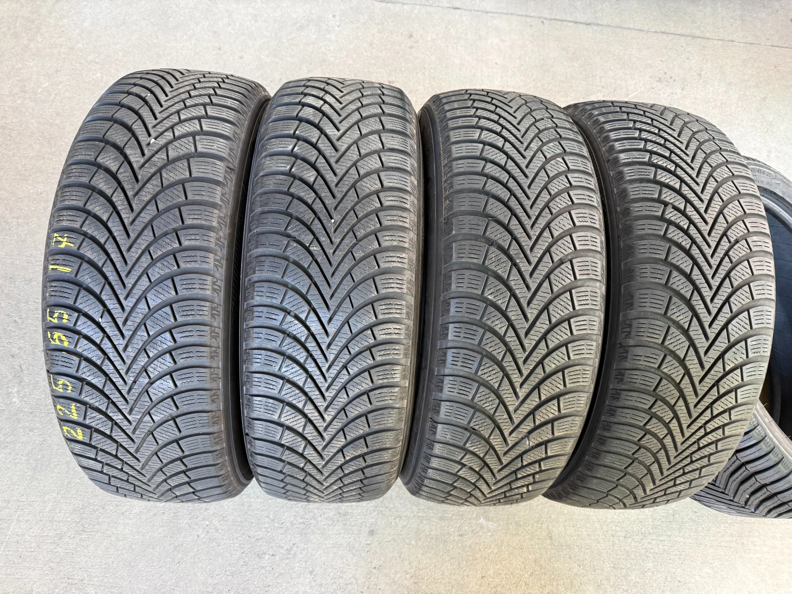 Гуми Зимни 225/65R17