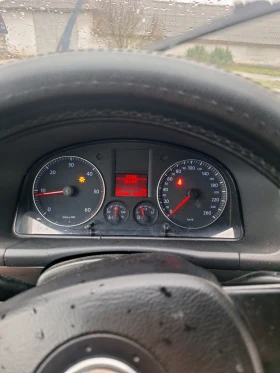 VW Touran 1900 - 2600 € / 5085.16 лв. - 70385507 11