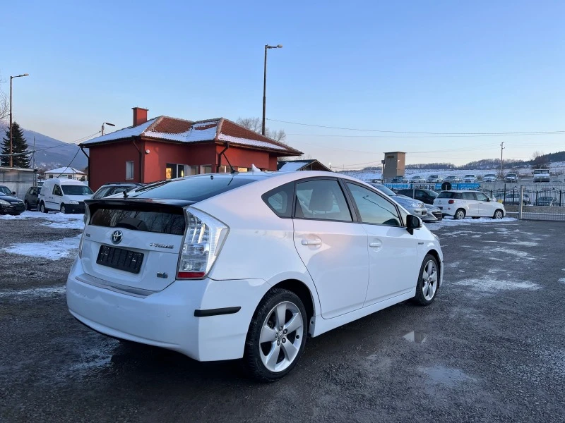 Toyota Prius 1.8 HYBRID, снимка 4 - Автомобили и джипове - 39674072