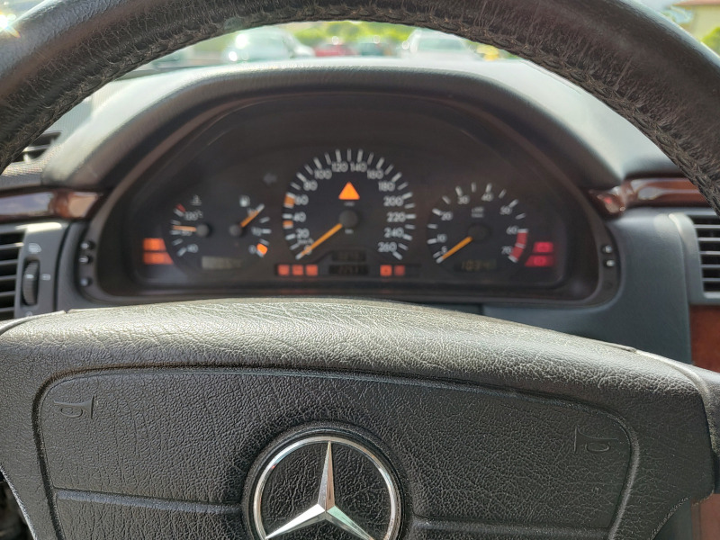 Mercedes-Benz E 200 2.0 компресор , снимка 2 - Автомобили и джипове - 45759106