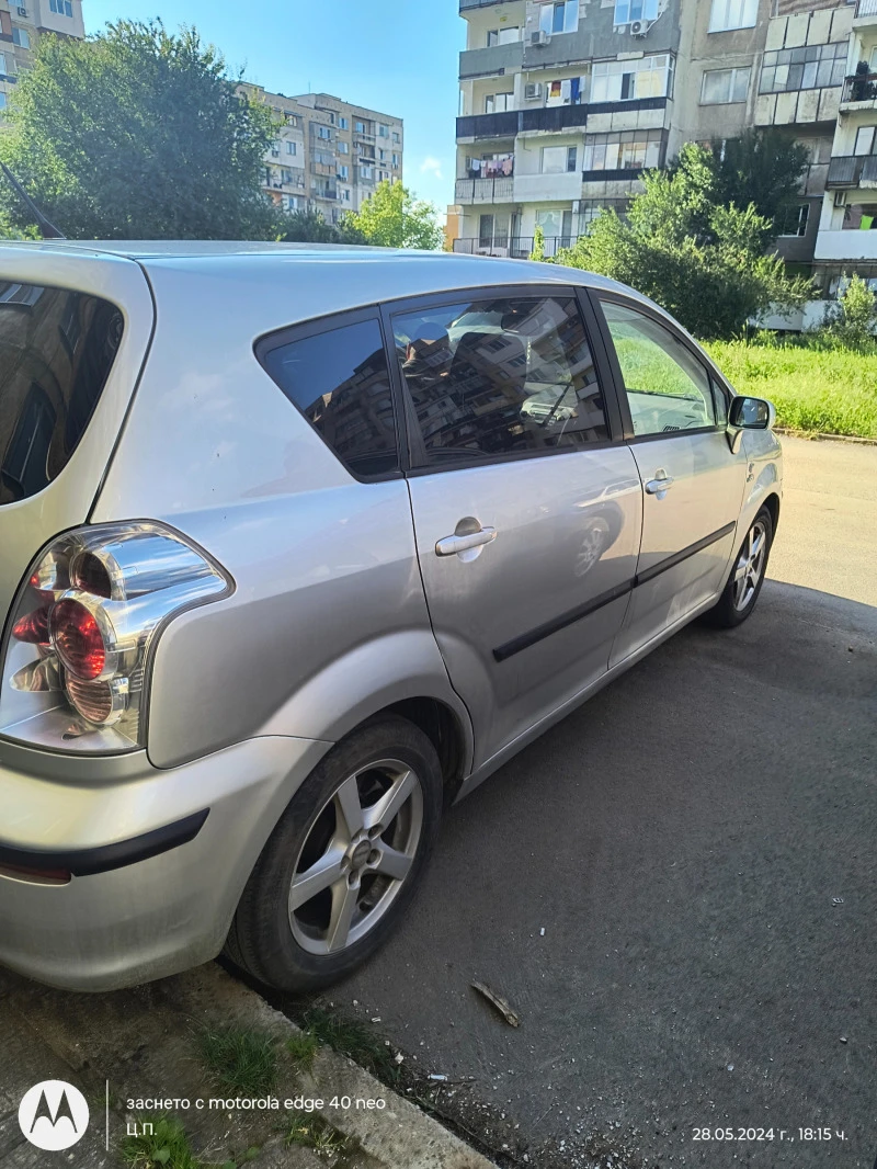 Toyota Corolla verso 2.2 D4D, снимка 3 - Автомобили и джипове - 45952551