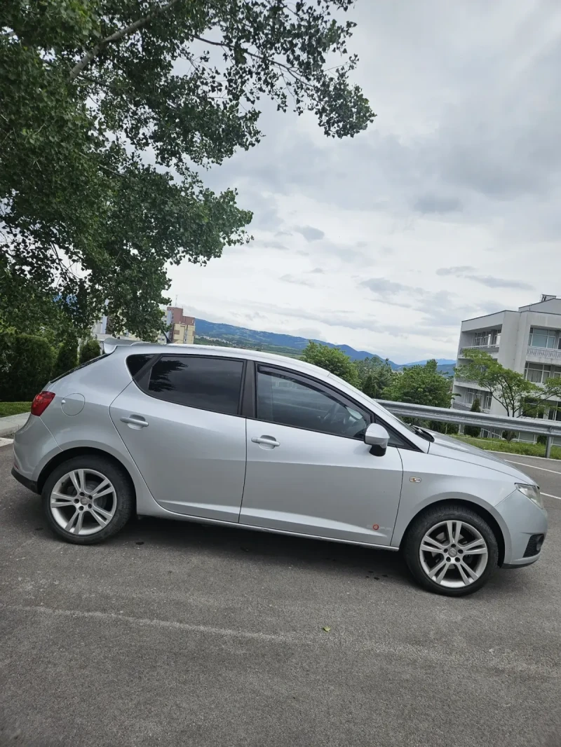 Seat Ibiza 1.2 Бензин ТОП, снимка 2 - Автомобили и джипове - 48092273