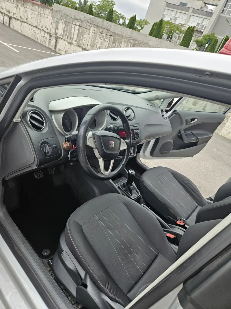 Seat Ibiza 1.2 Бензин ТОП, снимка 9 - Автомобили и джипове - 48092273