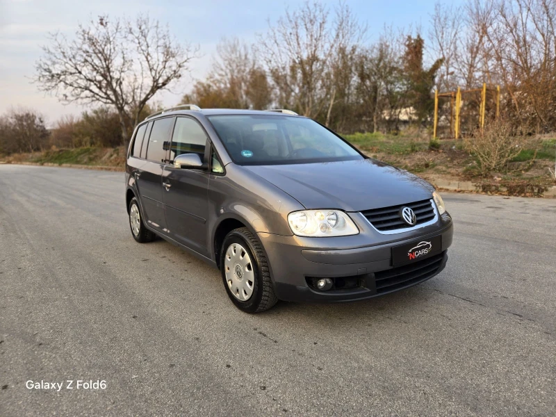 VW Touran 1.6 FSI, снимка 3 - Автомобили и джипове - 48004907