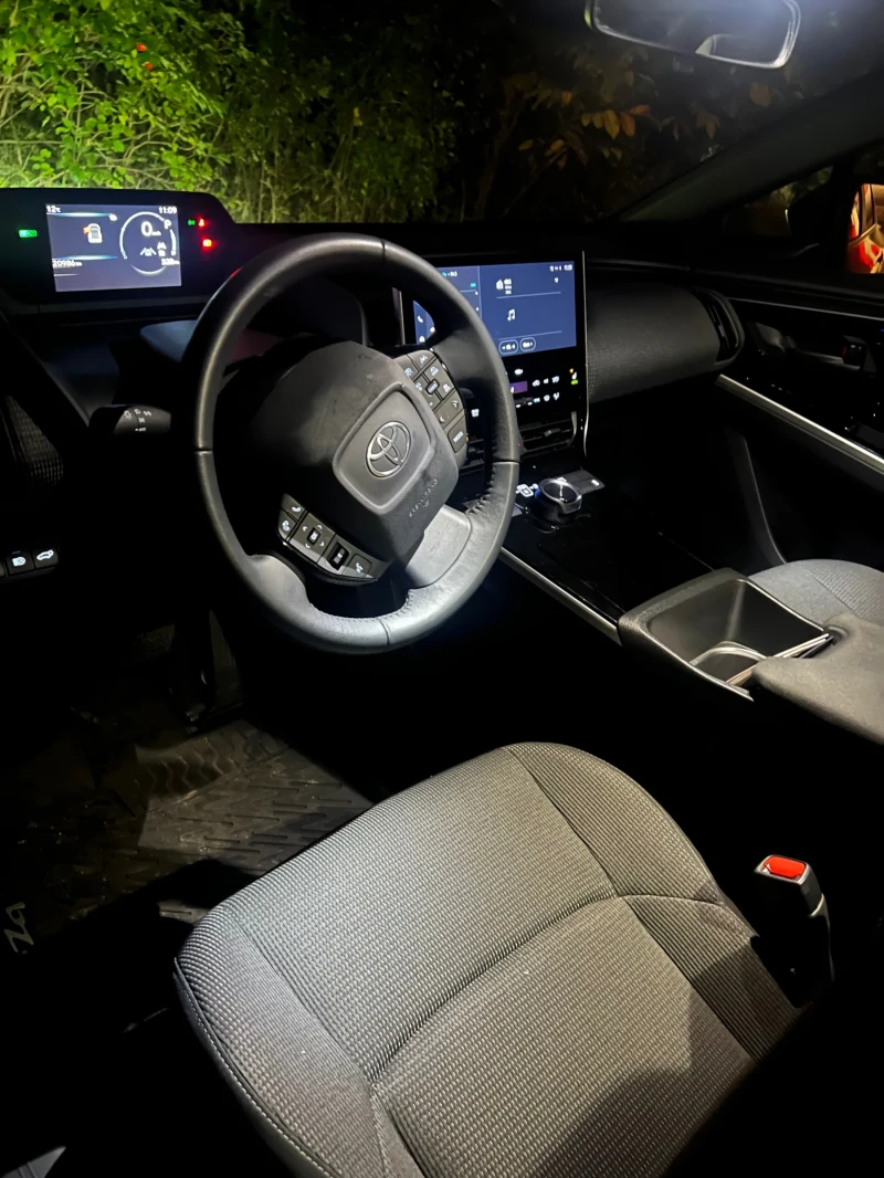 Toyota bZ4X, снимка 11 - Автомобили и джипове - 52077752