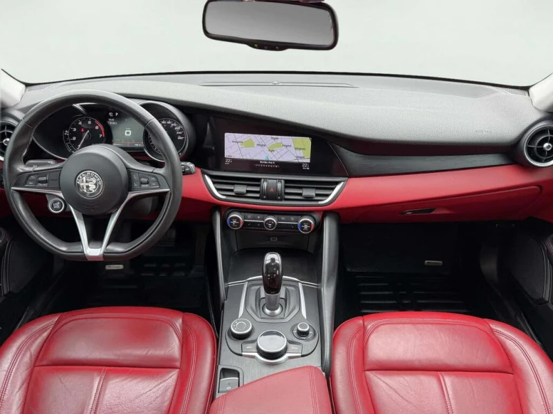 Alfa Romeo Giulia * АВТО КРЕДИТ* ЦЕНА ДО БГ * СЕРВИЗНА ИСТОРИЯ * , снимка 8 - Автомобили и джипове - 52594612