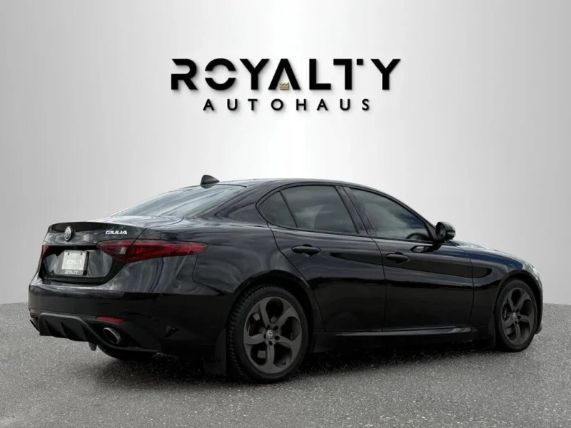 Alfa Romeo Giulia * АВТО КРЕДИТ* ЦЕНА ДО БГ * СЕРВИЗНА ИСТОРИЯ * , снимка 4 - Автомобили и джипове - 52594612