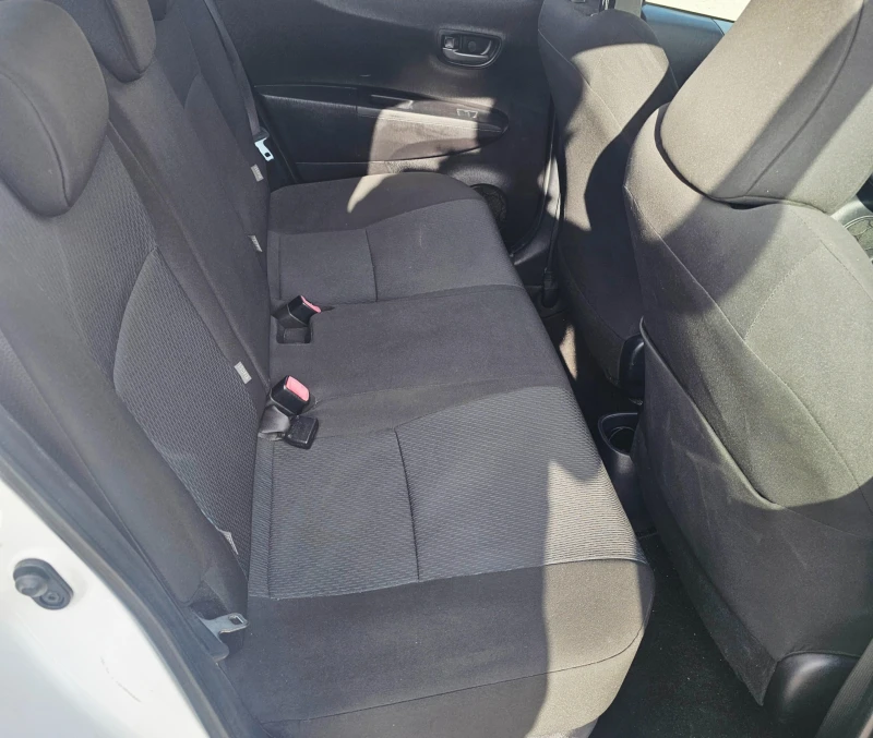 Toyota Yaris, снимка 8 - Автомобили и джипове - 52770560