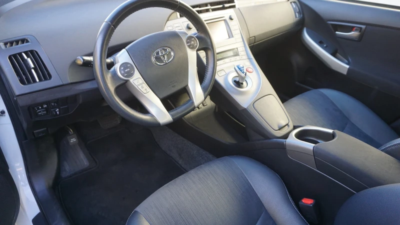 Toyota Prius, снимка 9 - Автомобили и джипове - 53297258