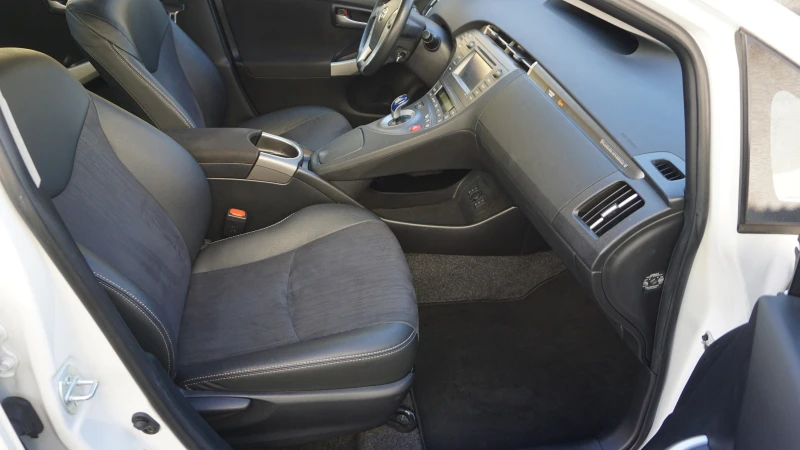 Toyota Prius, снимка 14 - Автомобили и джипове - 53297258