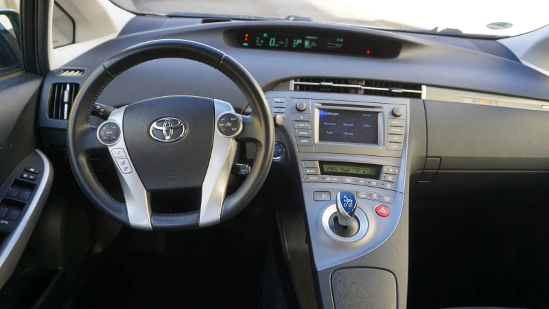 Toyota Prius, снимка 8 - Автомобили и джипове - 53297258
