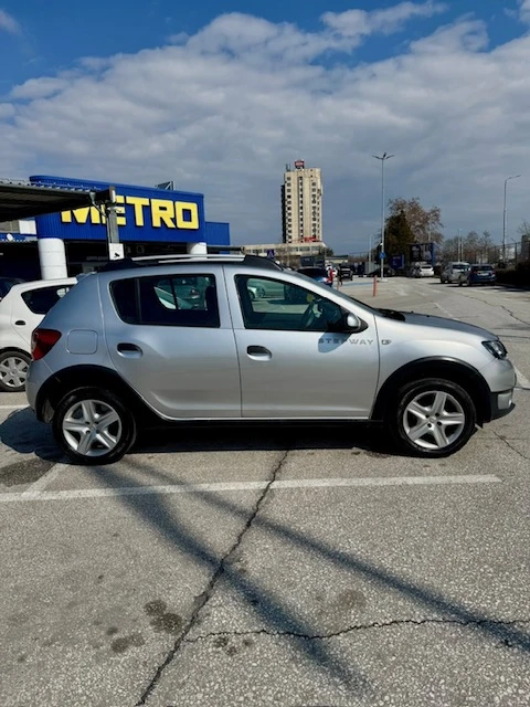 Dacia Sandero Stepway ГАЗ, снимка 8 - Автомобили и джипове - 49436219