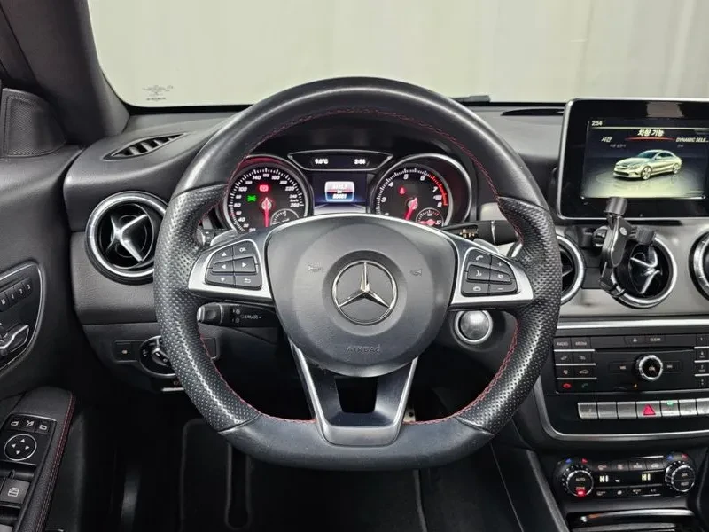 Mercedes-Benz CLA 2.5, снимка 13 - Автомобили и джипове - 54287723