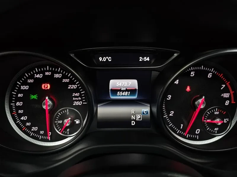 Mercedes-Benz CLA 2.5, снимка 8 - Автомобили и джипове - 54287723