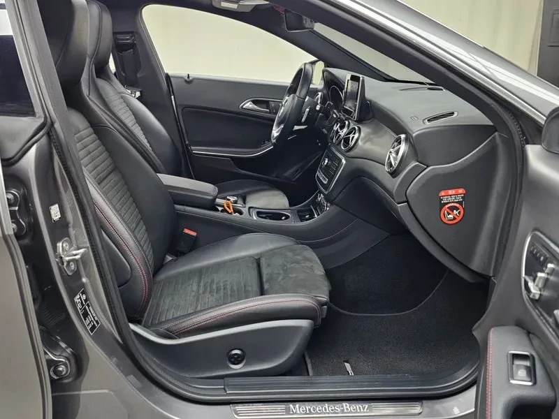 Mercedes-Benz CLA 2.5, снимка 11 - Автомобили и джипове - 54287723