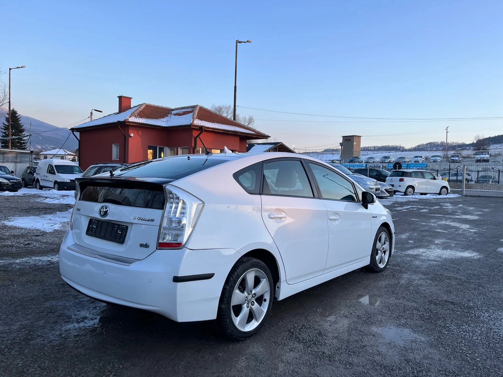 Toyota Prius 1.8 HYBRID - изображение 4