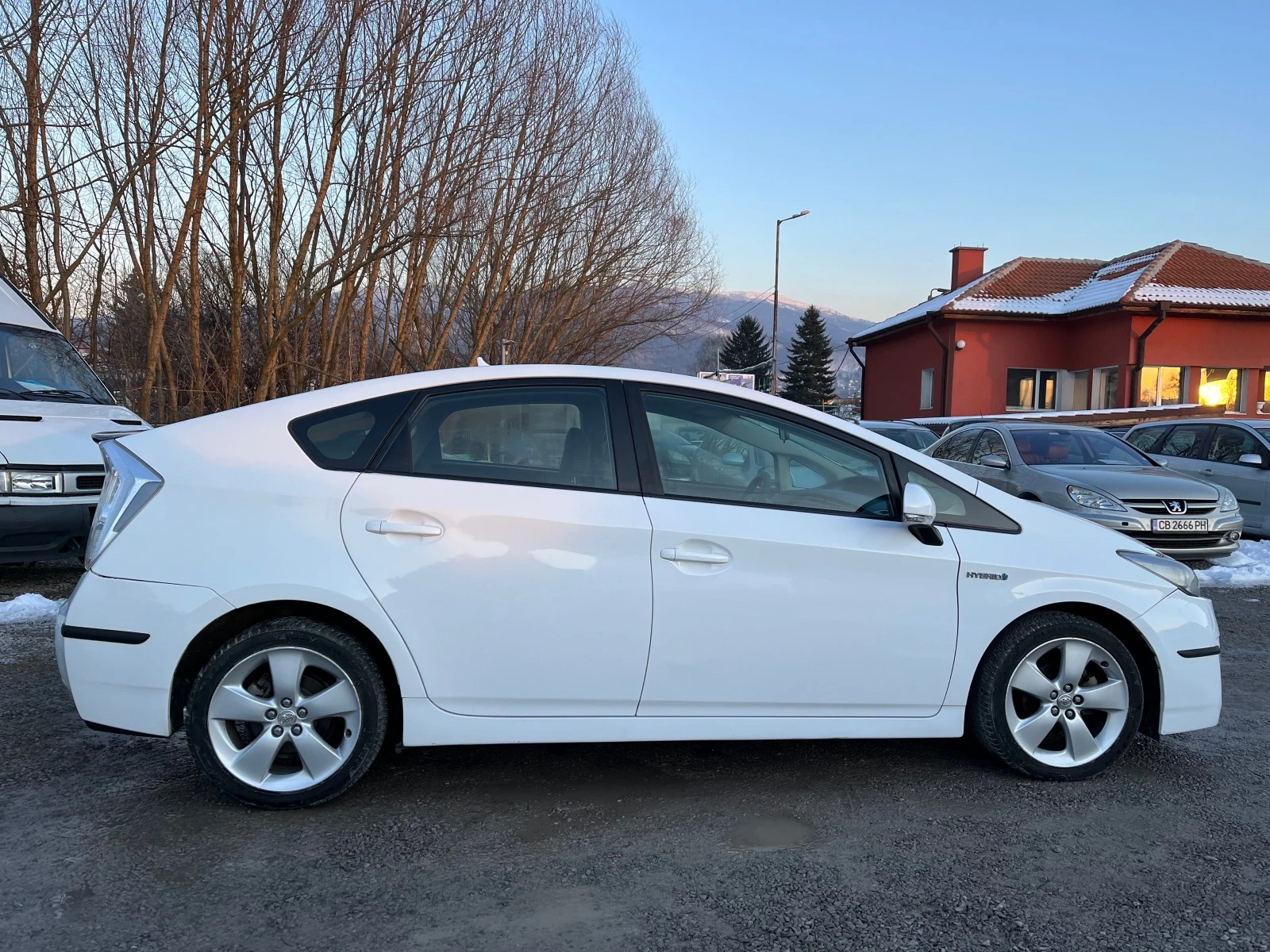 Toyota Prius 1.8 HYBRID - изображение 7