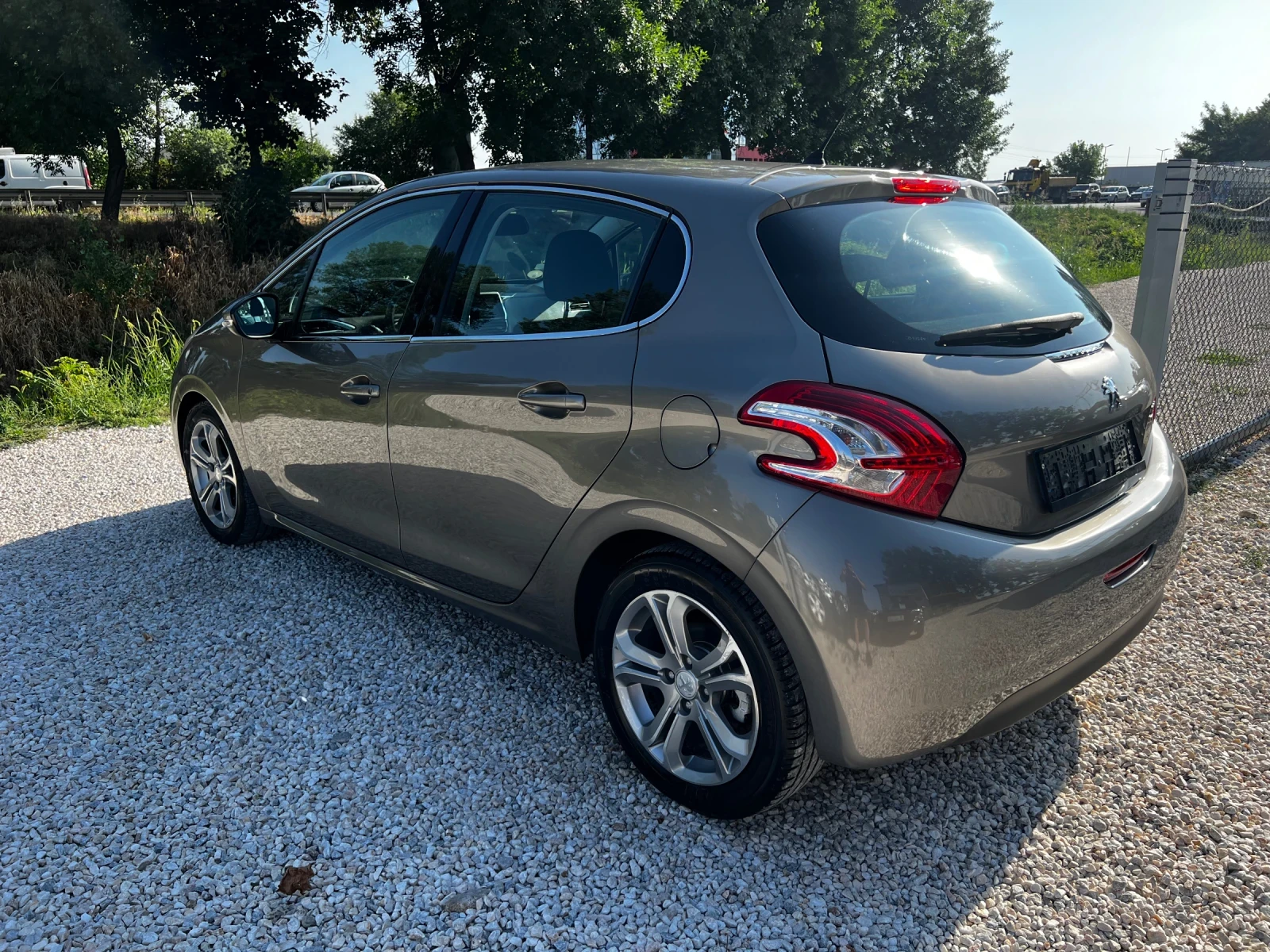 Peugeot 208 1.6 E-HDI 176000KM - изображение 7