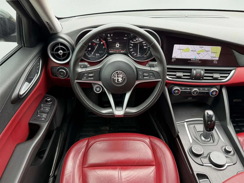 Alfa Romeo Giulia * АВТО КРЕДИТ* ЦЕНА ДО БГ * СЕРВИЗНА ИСТОРИЯ *  - изображение 10