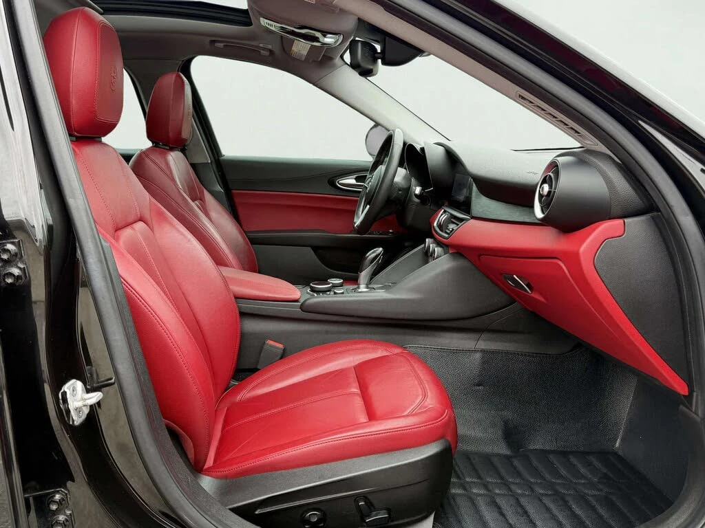 Alfa Romeo Giulia * АВТО КРЕДИТ* ЦЕНА ДО БГ * СЕРВИЗНА ИСТОРИЯ *  - изображение 6