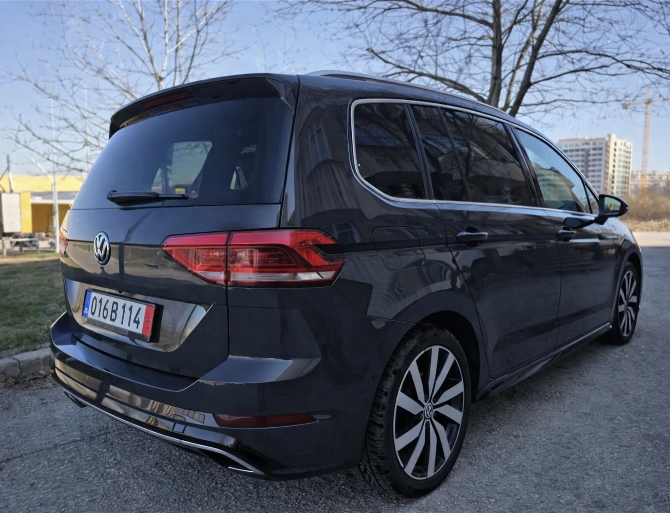 VW Touran 2.0TDI* R line* Highline* DSG* ШВЕЙЦАРИЯ, снимка 7 - Автомобили и джипове - 53784858