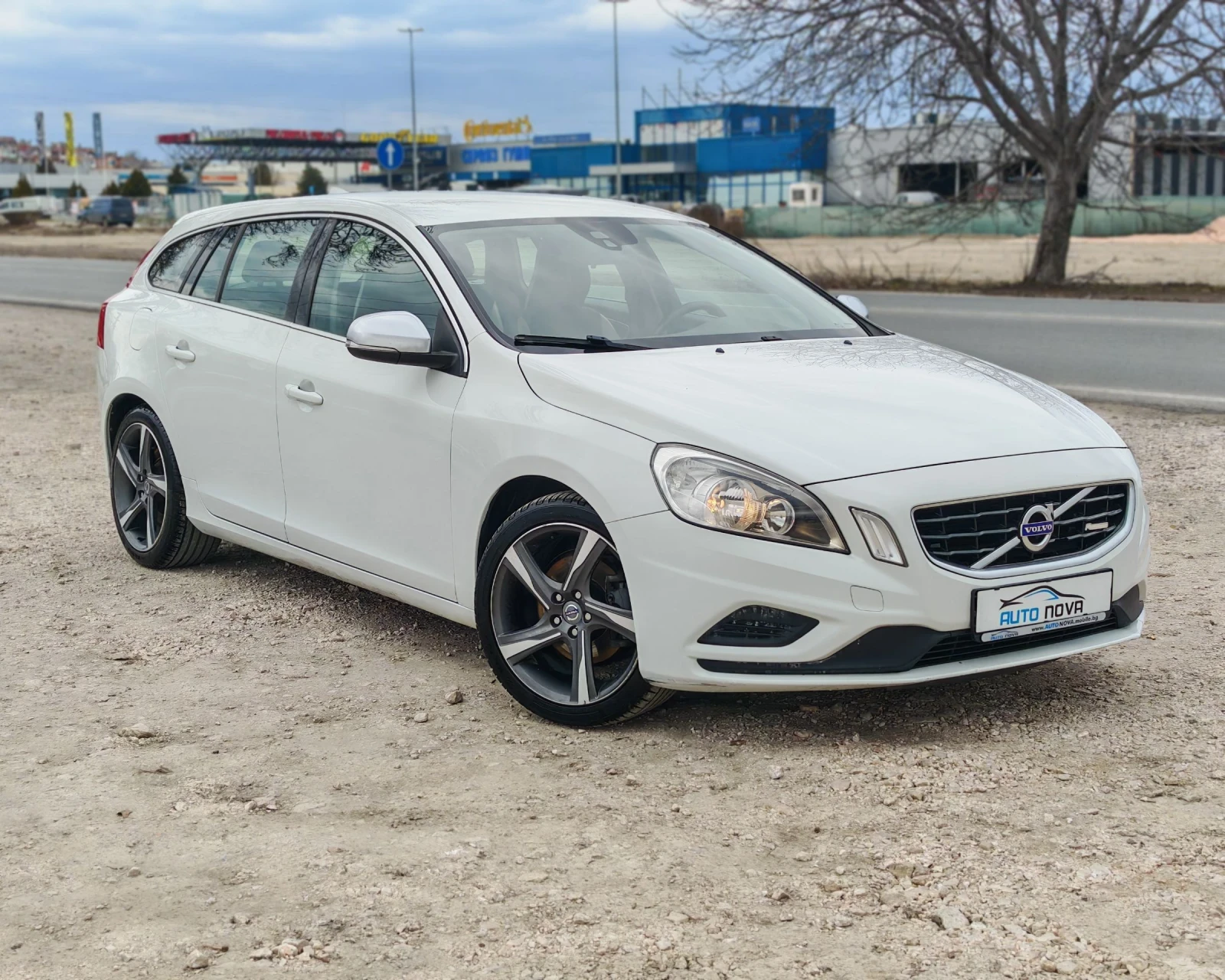 Volvo V60 2.0 163 К.С. ДИЗЕЛ! R DESIGN! 