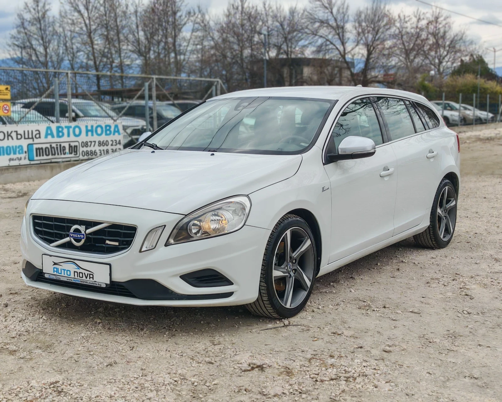 Volvo V60 2.0 ДИЗЕЛ 163 К.С. R DESIGN! УНИКАТ , снимка 3 - Автомобили и джипове - 53917692