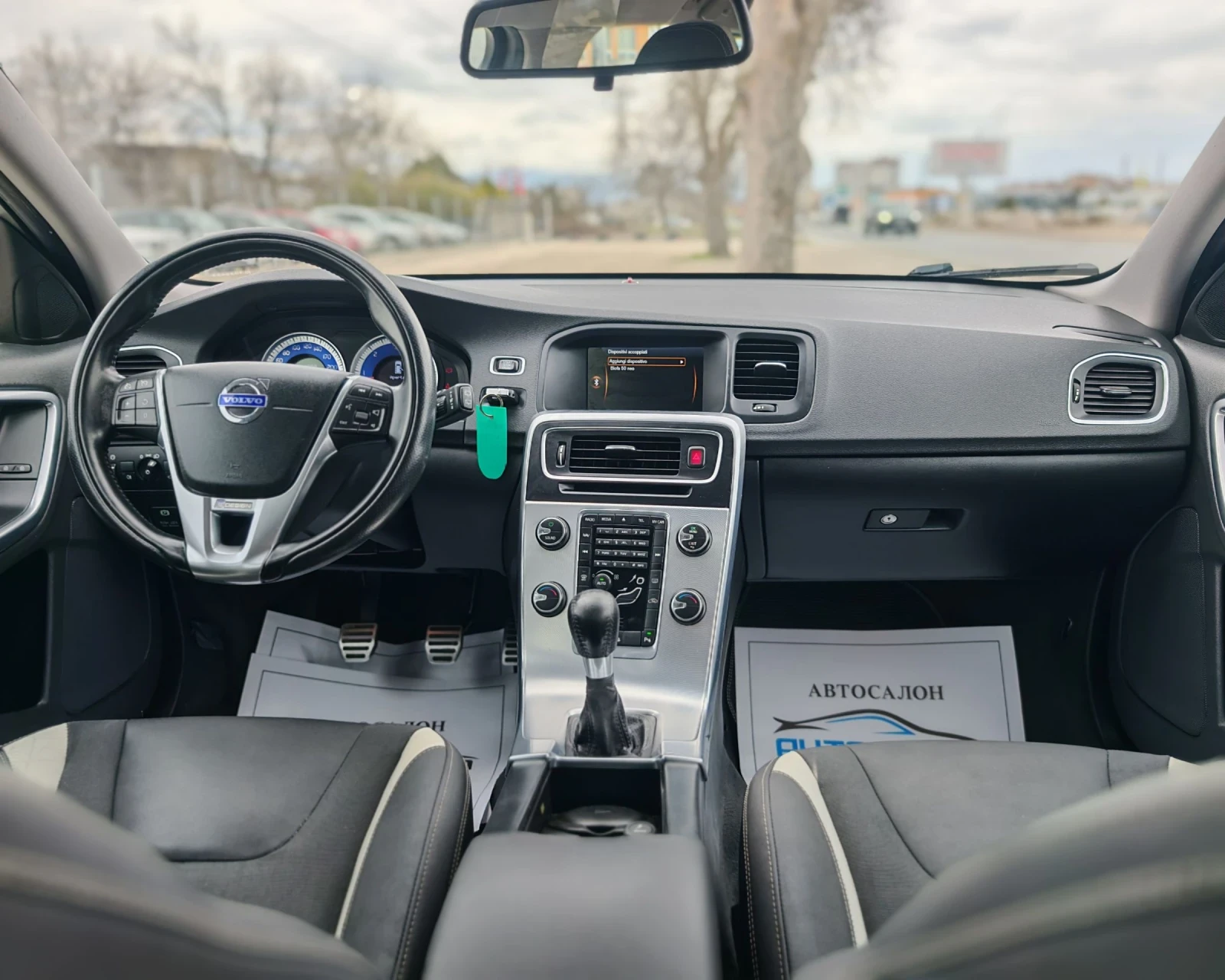 Volvo V60 2.0 ДИЗЕЛ 163 К.С. R DESIGN! УНИКАТ , снимка 14 - Автомобили и джипове - 53917692