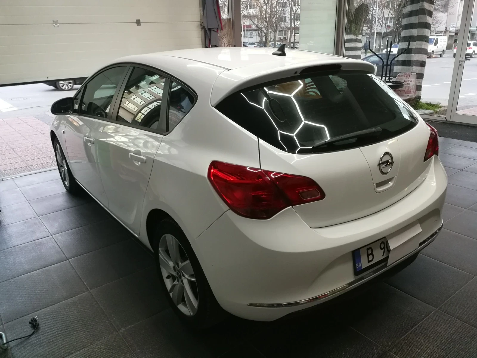 Opel Astra 1.6i, снимка 3 - Автомобили и джипове - 53995264