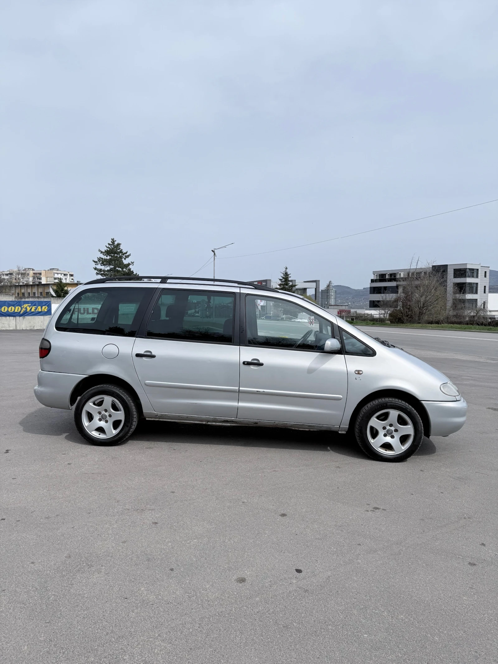VW Sharan 1.9TDI, снимка 3 - Автомобили и джипове - 54297073
