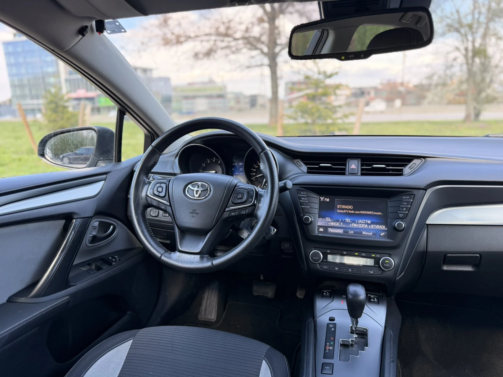 Toyota Avensis Toyota Avensis 2015 1.8, снимка 14 - Автомобили и джипове - 54358259