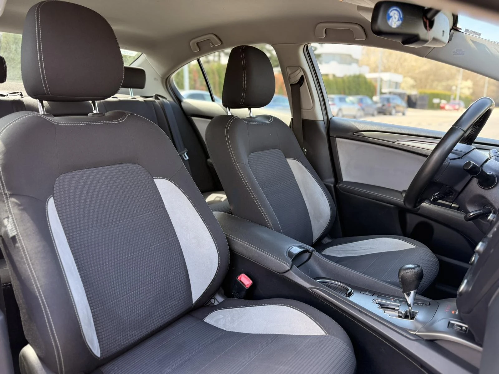 Toyota Avensis Toyota Avensis 2015 1.8, снимка 13 - Автомобили и джипове - 54358259