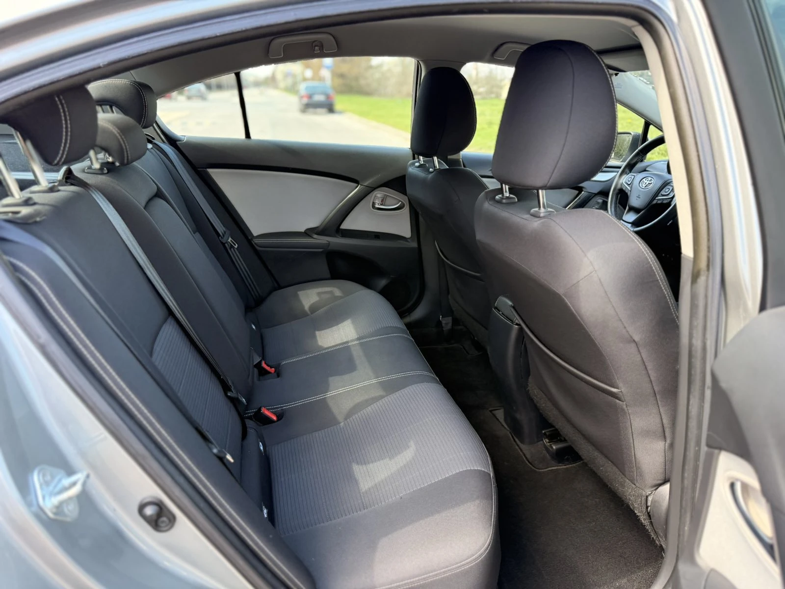 Toyota Avensis Toyota Avensis 2015 1.8, снимка 12 - Автомобили и джипове - 54358259
