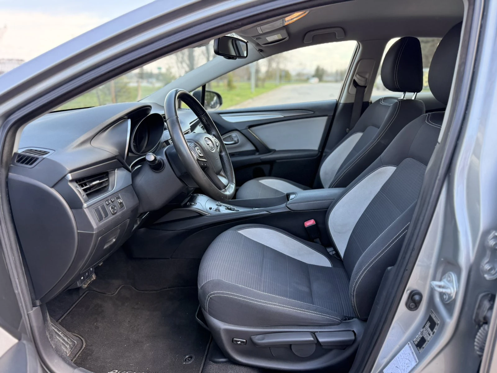 Toyota Avensis Toyota Avensis 2015 1.8, снимка 9 - Автомобили и джипове - 54358259